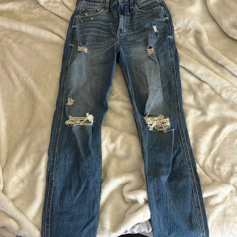 I am selling hollister jeans!